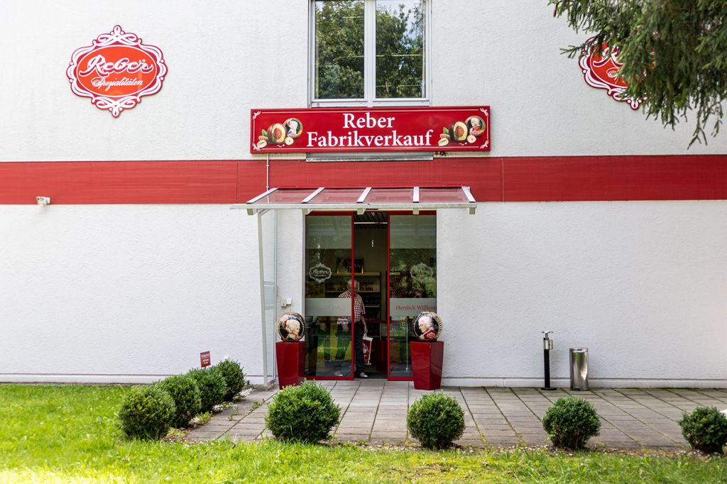 Outlet - Der Fabrikverkauf von Reber befindet sich etwas außerhalb von Bad Reichenhall, in der Nähe der Autobahn. Ein Besuch lohnt sich. - © alpintreff.de - Christian Schön